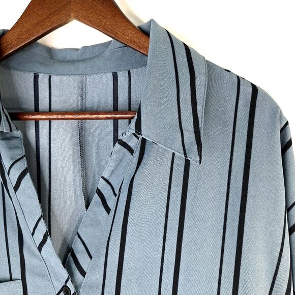 Lapel Collar Button Down V-Neck Striped Blouse w/ Pockets Sz 2X - Picture 3 of 9